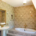 Manoir Et Au Domaine De Bize Hébergement de vacances
