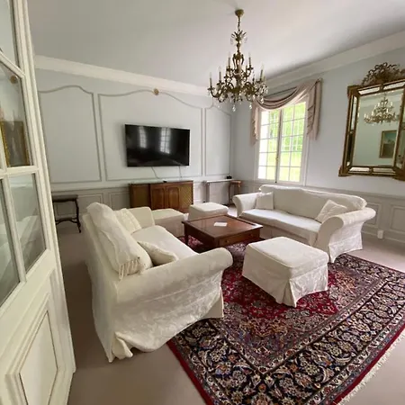 度假居 Manoir Et Avec Piscine Au Domaine De Bize 米尔普瓦