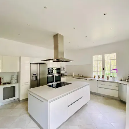 Prázdninový dům Manoir Et Avec Piscine Au Domaine De Bize *