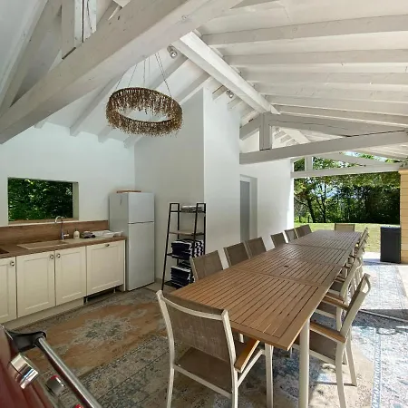 Prázdninový dům Manoir Et Avec Piscine Au Domaine De Bize