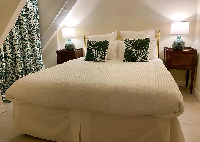 Manoir Et Avec Piscine Au Domaine De Bize 펜션 *