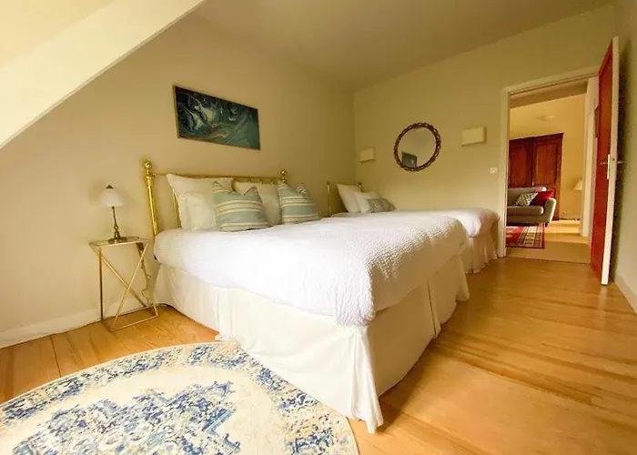 Manoir Et Avec Piscine Au Domaine De Bize 펜션