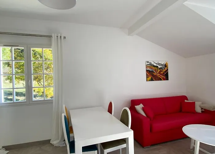 Holiday home Manoir Et Avec Piscine Au Domaine De Bize *