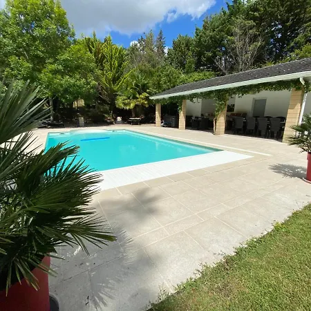 Дом отдыха Manoir Et Avec Piscine Au Domaine De Bize *