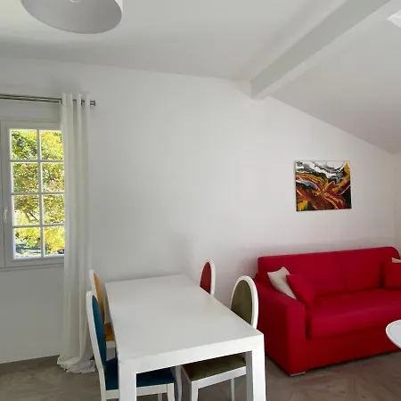 Holiday home Manoir Et Avec Piscine Au Domaine De Bize *