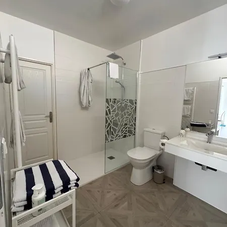 Holiday home Manoir Et Avec Piscine Au Domaine De Bize *