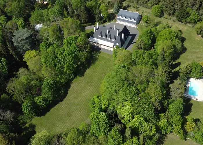 Manoir Et Avec Piscine Au Domaine De Bize ミルポワ