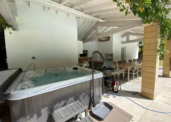 別荘 Manoir Et Avec Piscine Au Domaine De Bize ミルポワ