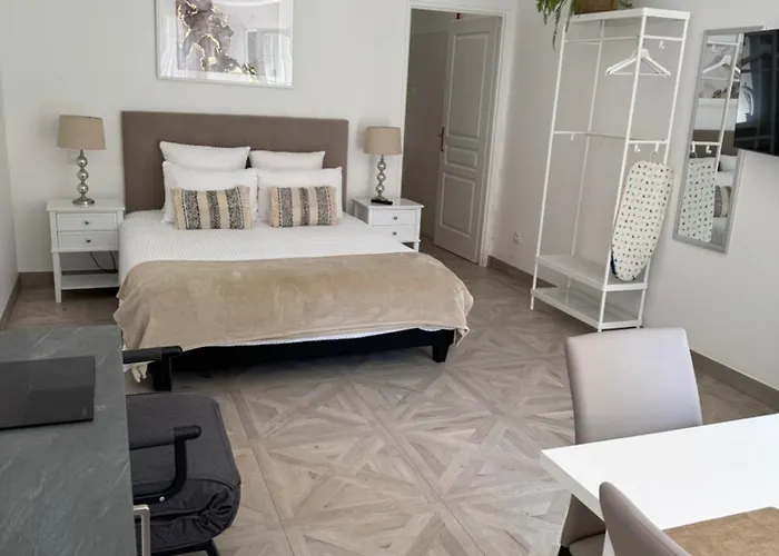 別荘 Manoir Et Avec Piscine Au Domaine De Bize ミルポワ